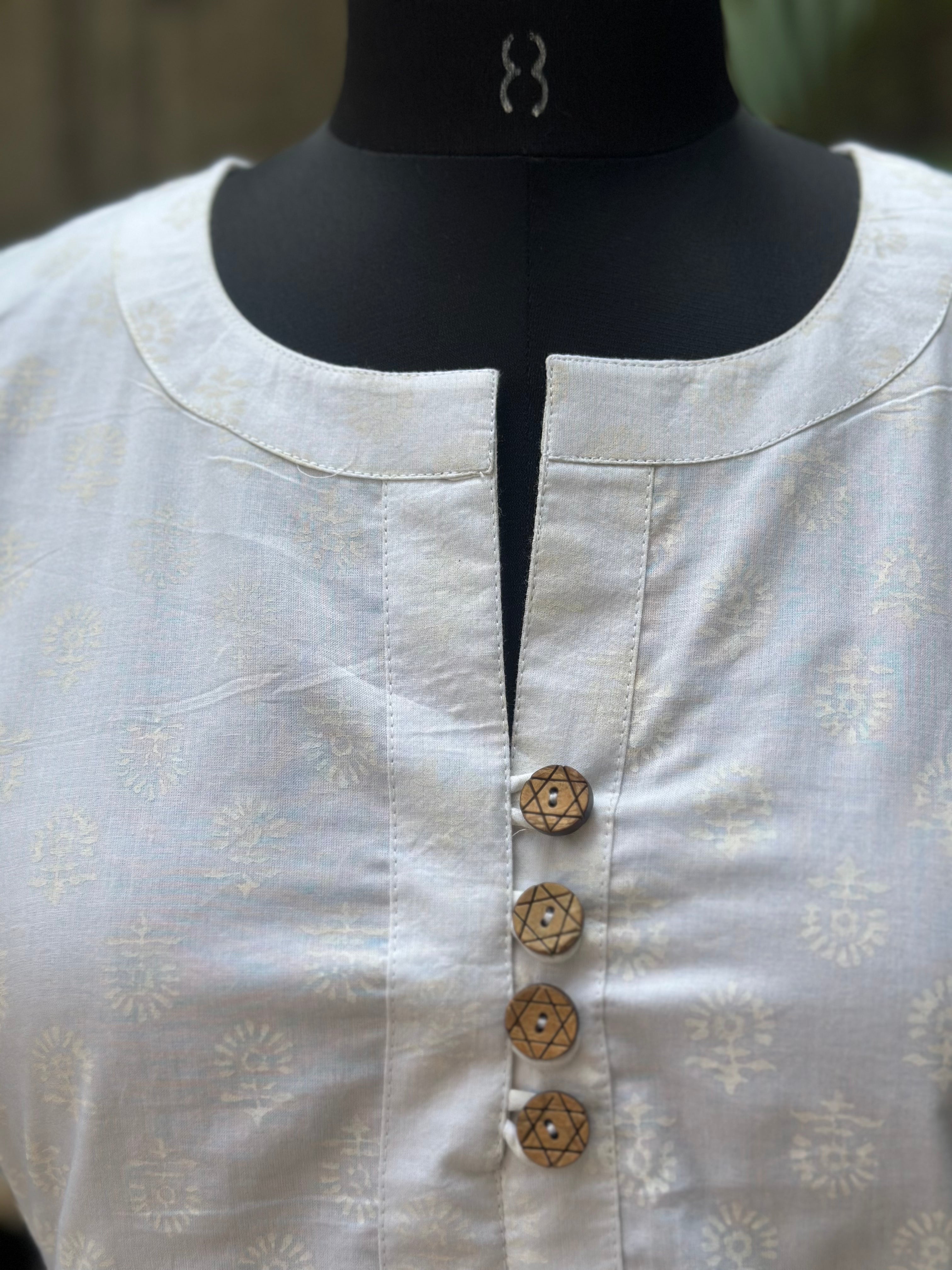 White handblock round neck  cotton top