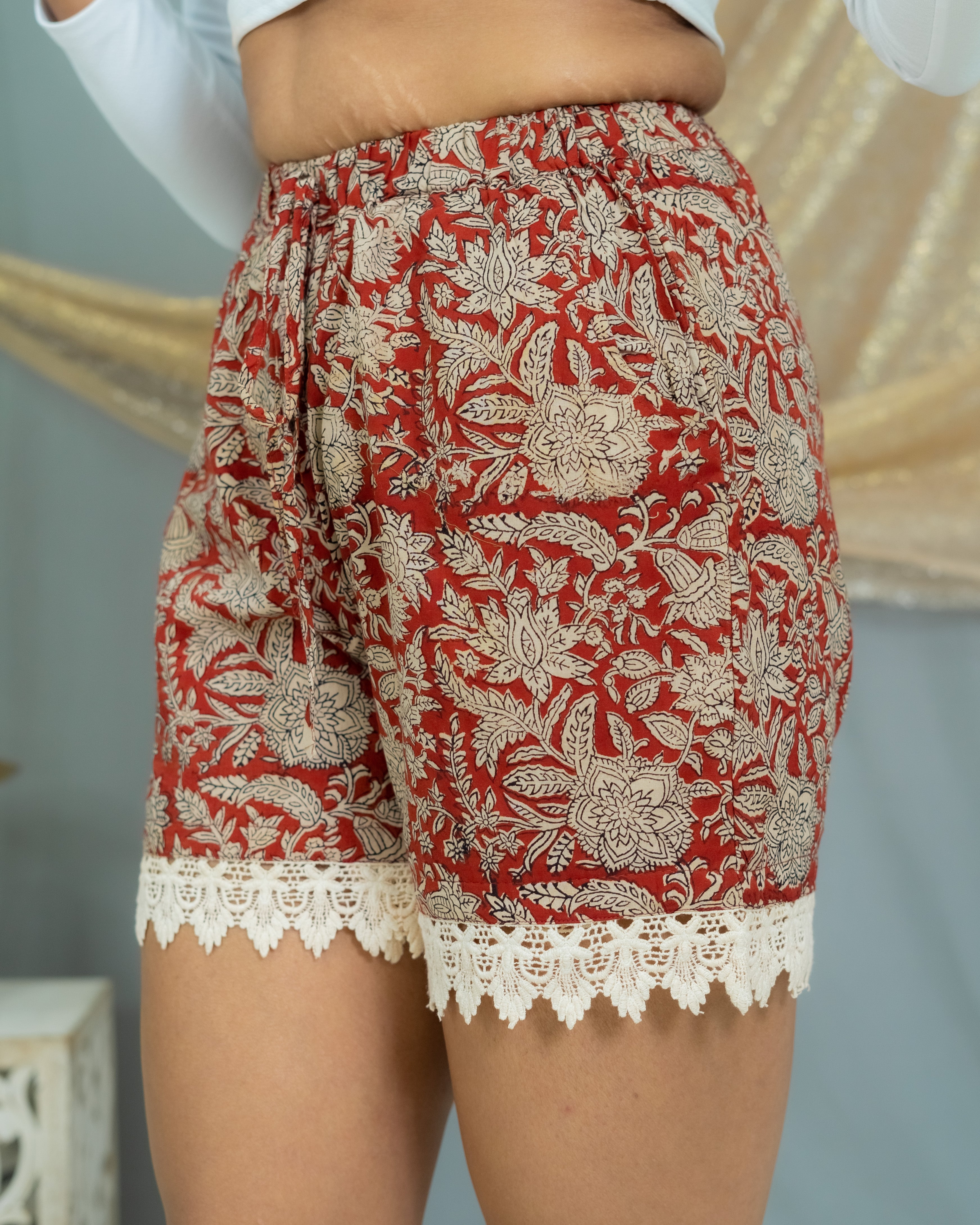 Red Bagru cotton shorts with lace