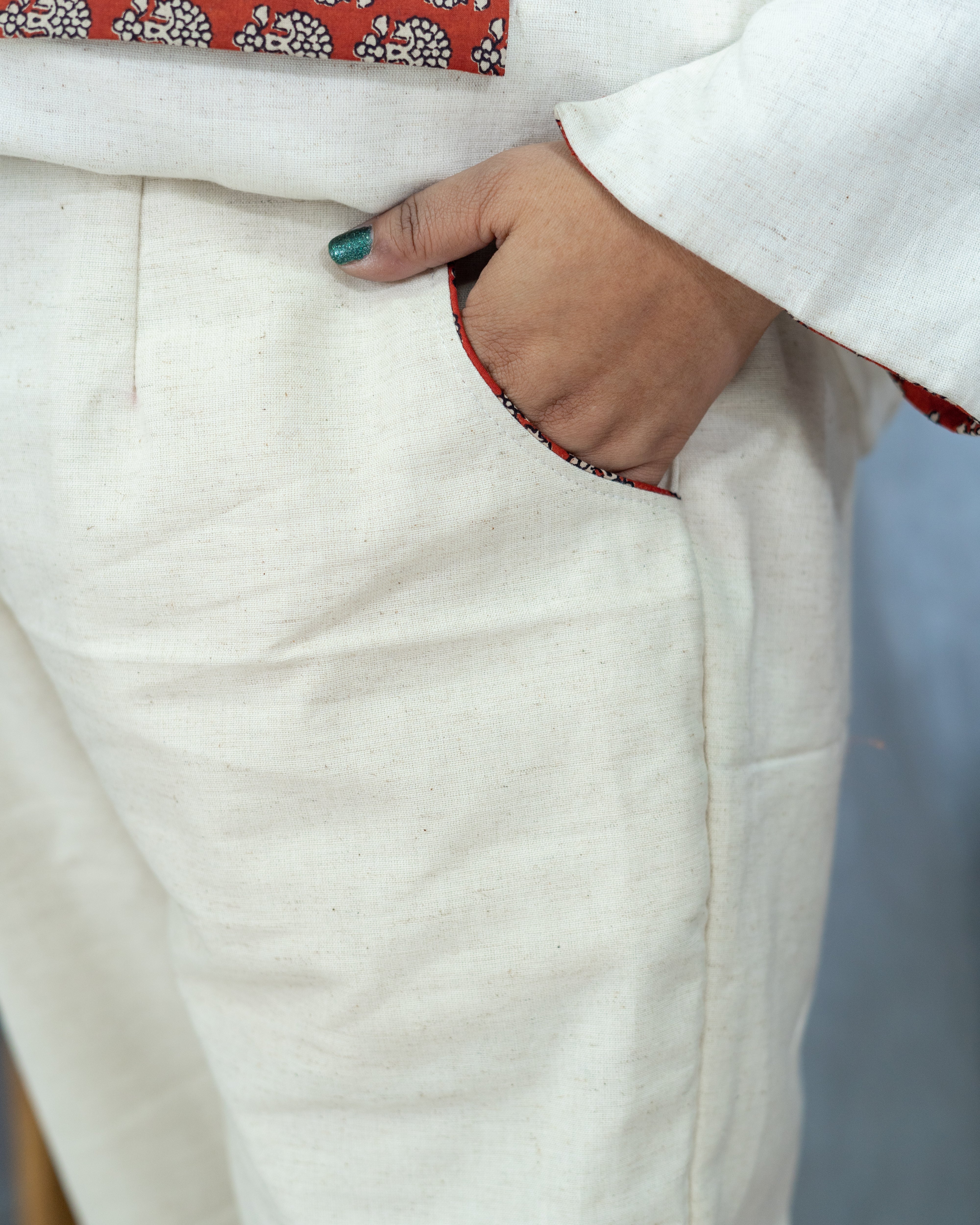 White cotton blazer set with red bagru collar